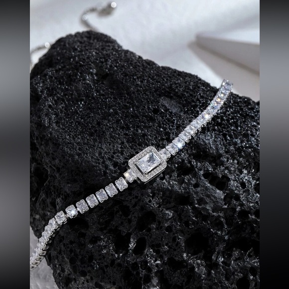 ❤️🆕 Women’s Silver-plated Cubic Zirconia diamond adjustable Tennis Necklace - Picture 3 of 4